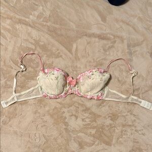 Floral Lace Underwire Bra in Cream and Pink